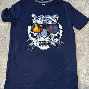 Boy’s Old navy t-shirt